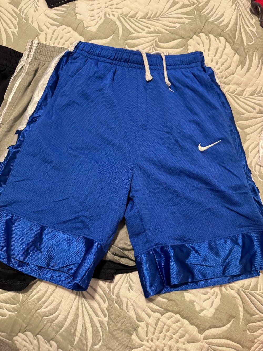 5 pairs of boys athletic shorts size XL (nike / adidas)